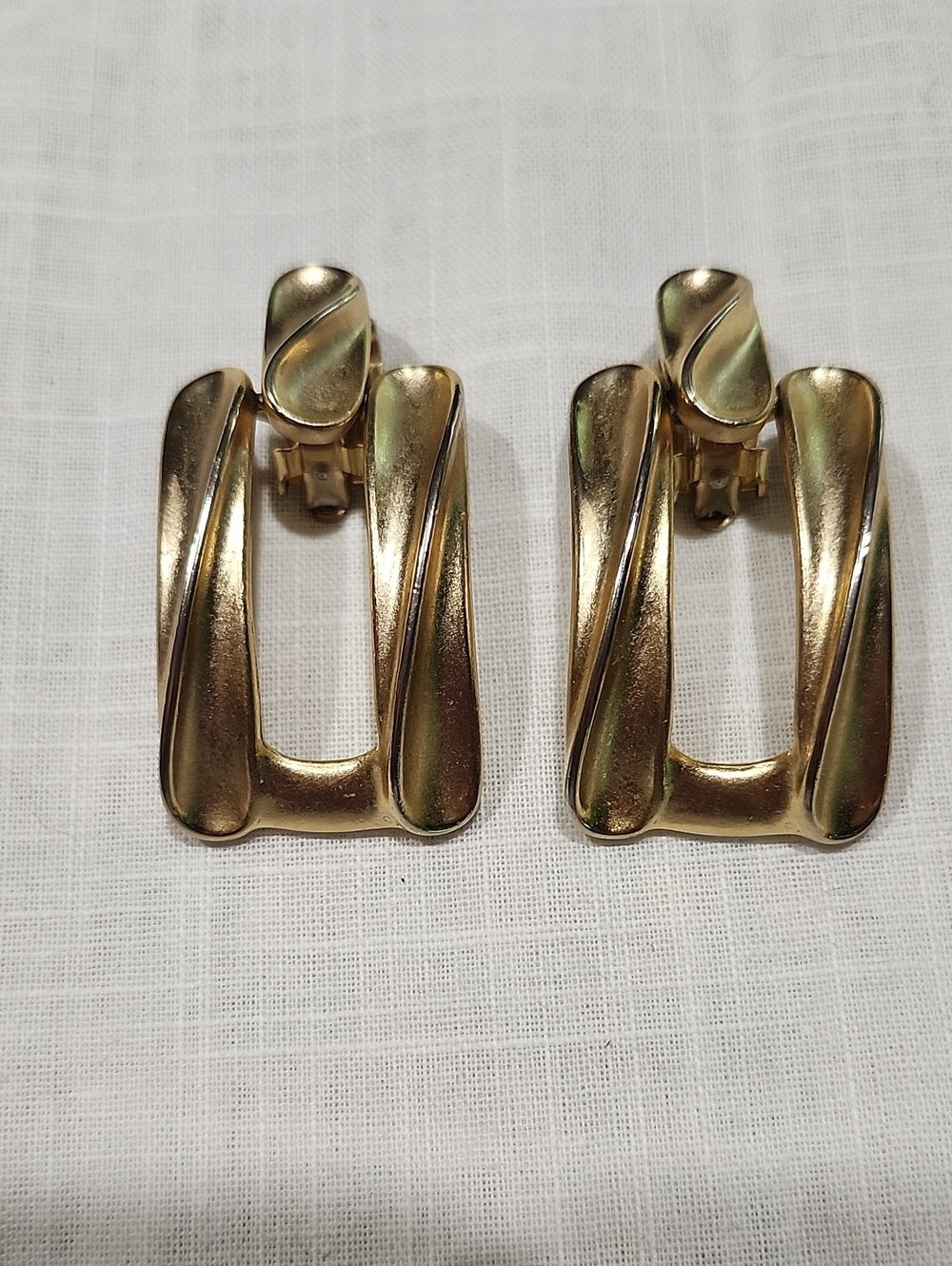 Vintgage Erwin Pearl P.E.P Runway Door Knocker  Clip-On Earrings